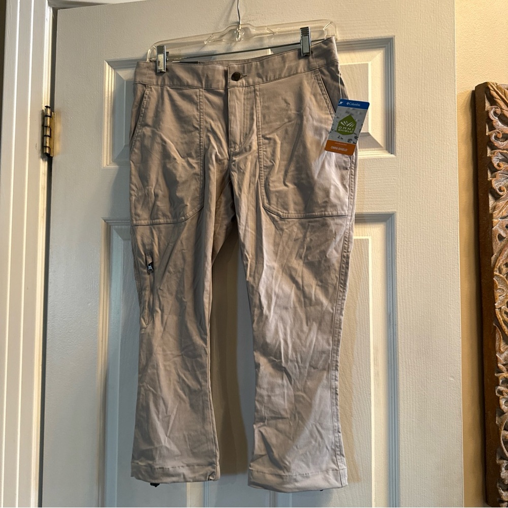 NWT Columbia women’s Climber Canyon II Capri Size 2 Omni Shield Khaki Color